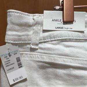 *NEW* Womens Large White High Rise Jean NWT